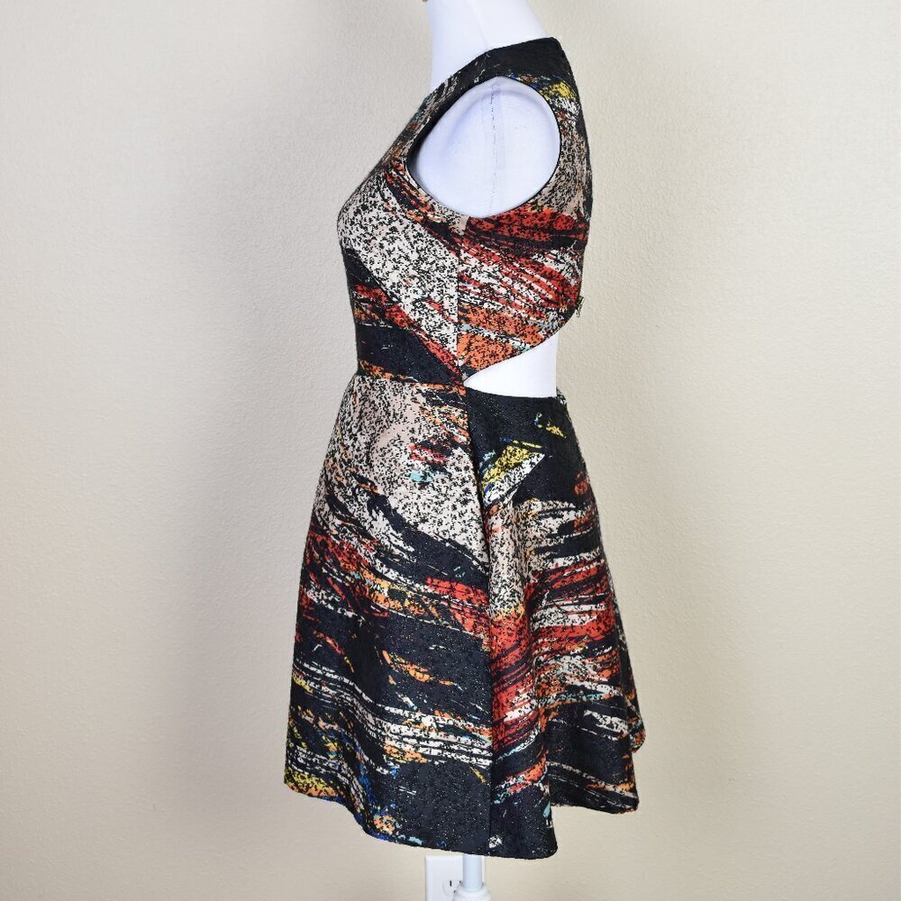 Hunter Bell Stevie Printed Cutout Shimmer Dress - 0 - Picture 4 of 10